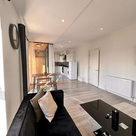 Stratford Apartment With Balcony London Eksteriør bilde