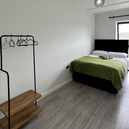 Stratford Apartment With Balcony London Eksteriør bilde