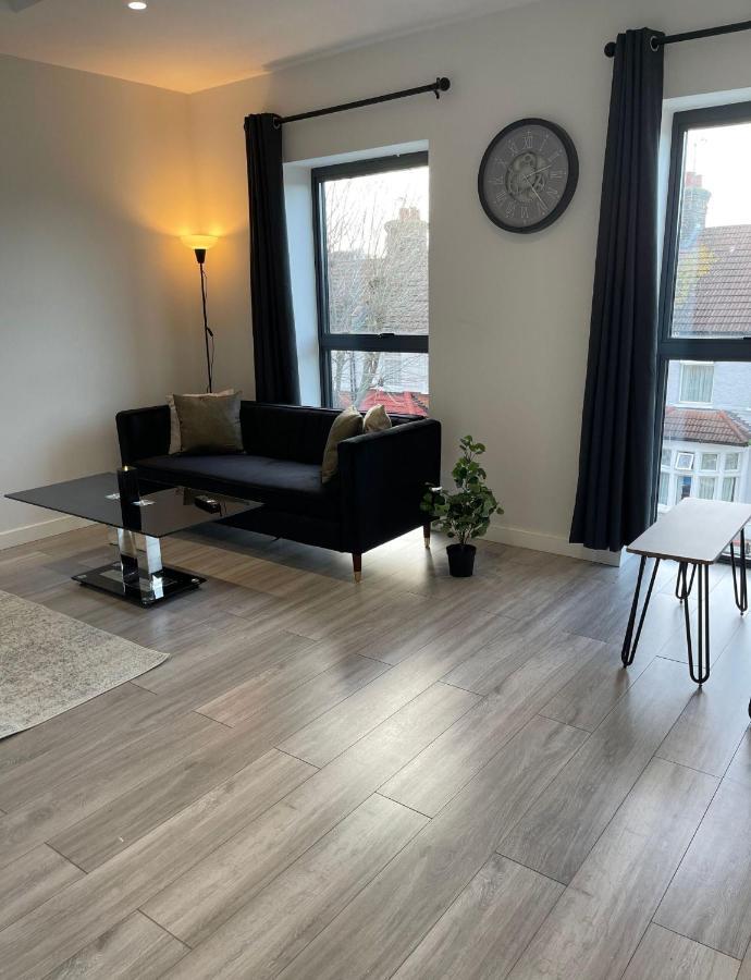 Stratford Apartment With Balcony London Eksteriør bilde